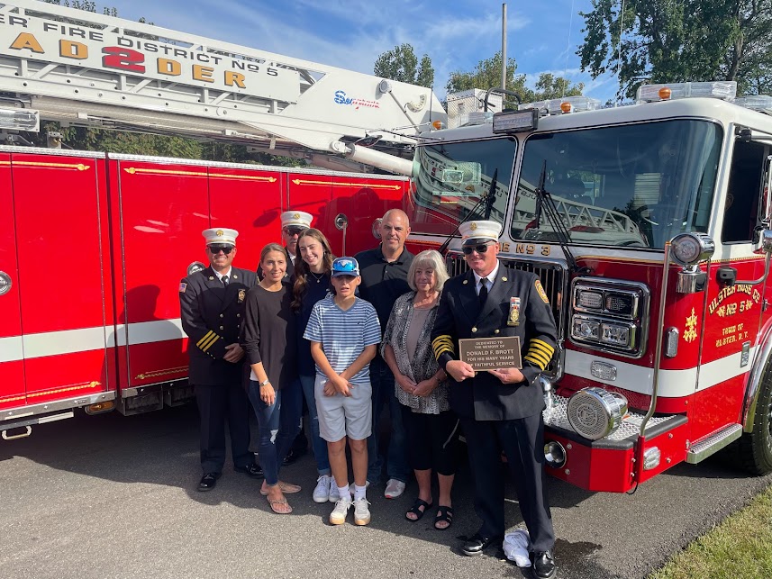 Brott family with the Ulster Hose chiefs holding the dedication plaque for Engine 3